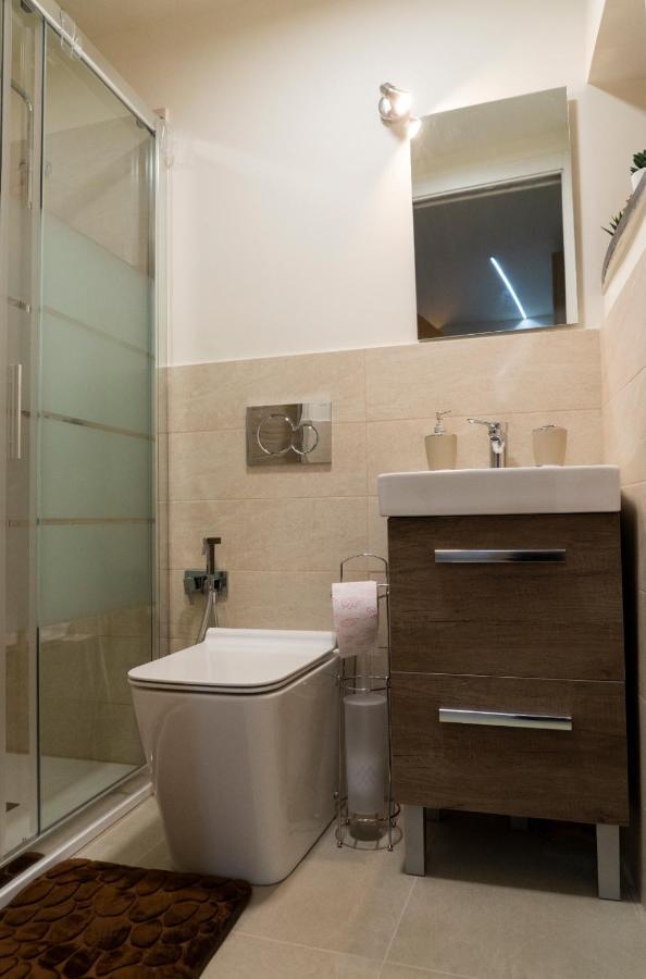 Ad Un Passo Dal Centro Apartment คาตาเนีย ภายนอก รูปภาพ
