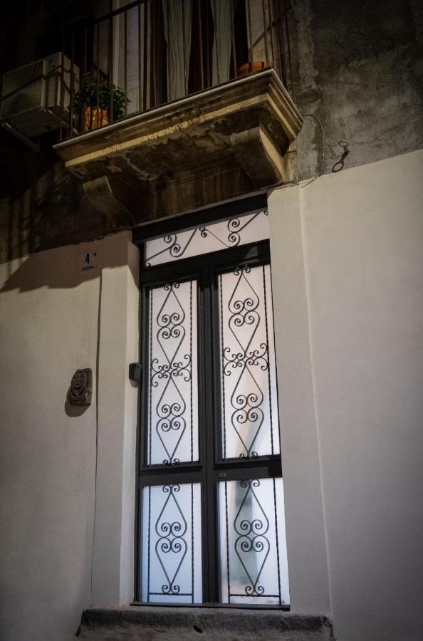 Ad Un Passo Dal Centro Apartment คาตาเนีย ภายนอก รูปภาพ